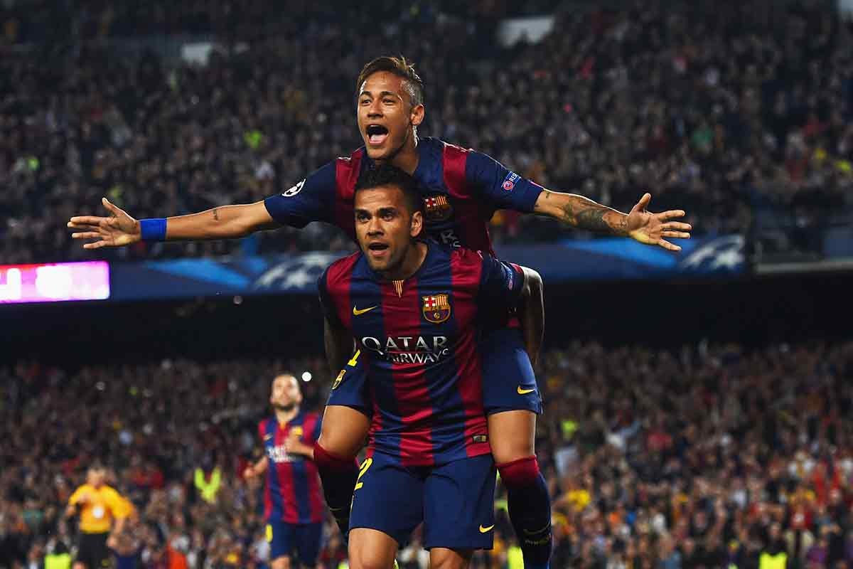 尽管足球在 尽管足球在