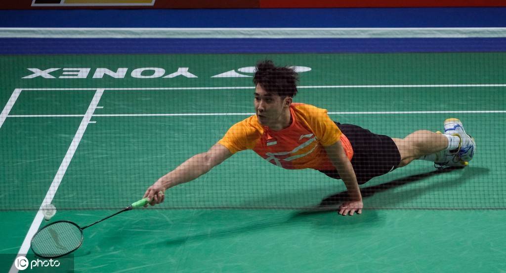 他的策略更 他的策略更