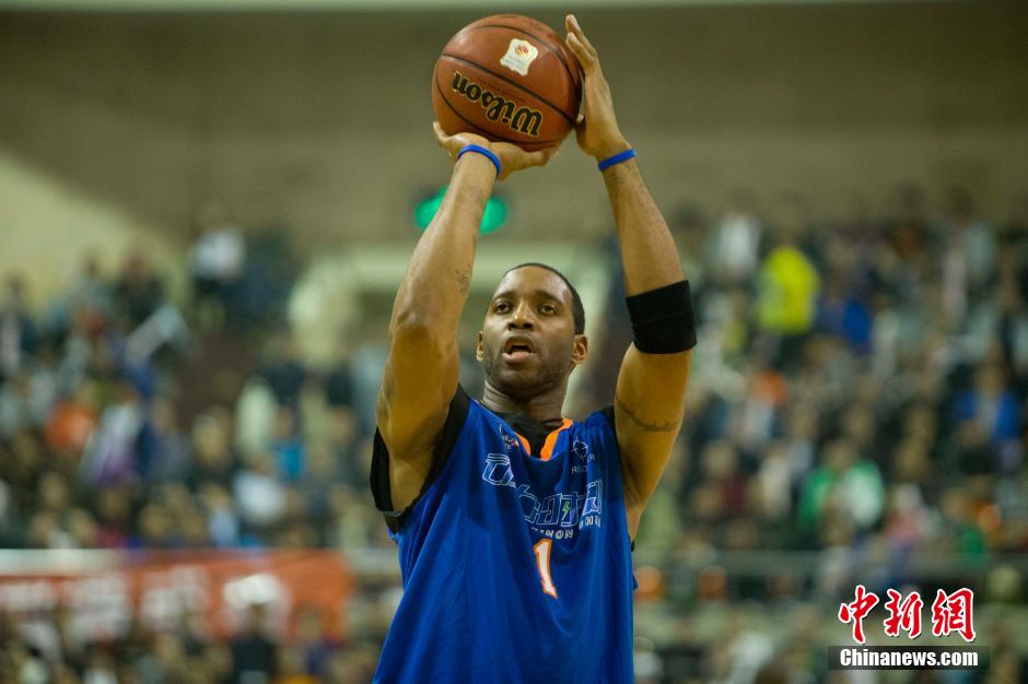 这使得他在 这使得他在