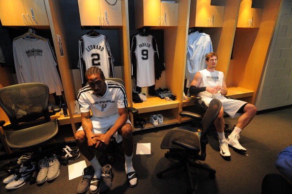 一面是纪律 一面是纪律